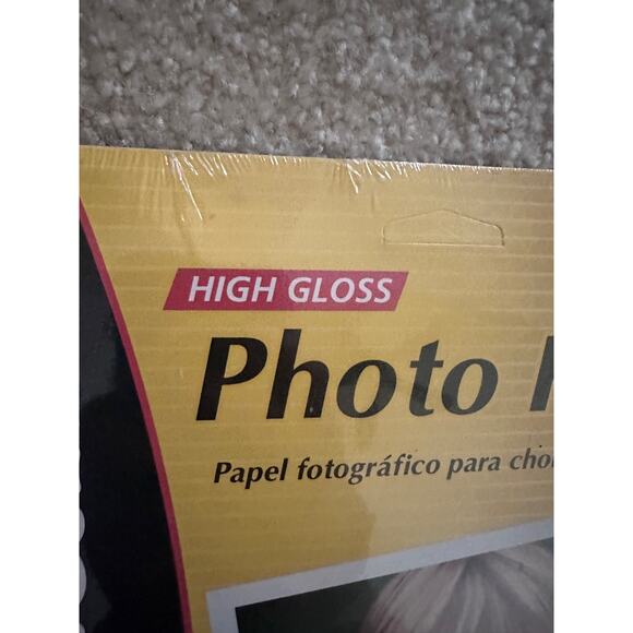 OfficeMax High Gloss Photo Paper 20 Sheets 8.5" x 11" 96 Bright - Picture 4 of 5
